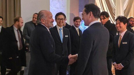 美 심장서 열린 ‘이건희 컬렉션’…러트닉 등 정재계 거물 총출동