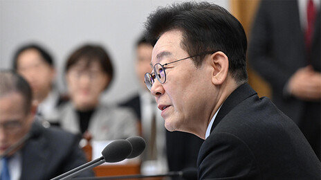 李, ‘로봇 반대’ 현대차 노조 향해 “거대한 수레 피할 수 없어”