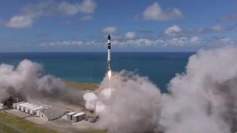 韓 초소형군집위성 검증기 우주로…3차 시도 만에 발사 성공