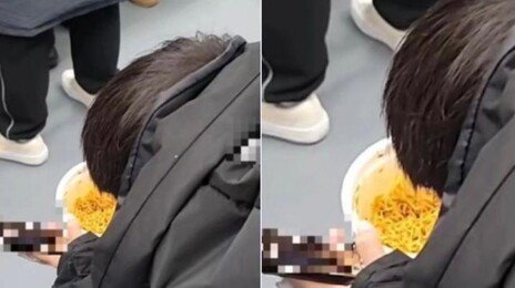 “얼마나 바쁘길래”…지하철서 컵라면 ‘후루룩’