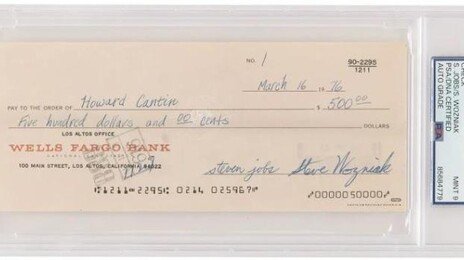 잡스가 서명한 ‘애플 최초 수표’ 경매서 35억 원에 낙찰