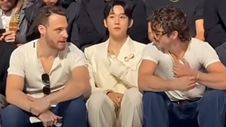 정해인, 다리 벌린 서양인 사이에서 곤혹…패션쇼 영상 논란