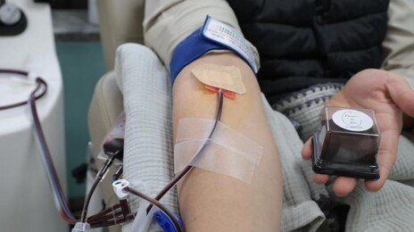 ‘피 마르는’ 헌혈에, 두쫀쿠 주며 안간힘