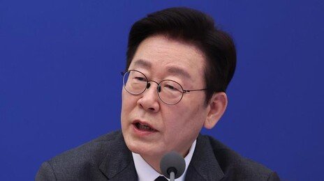 李 “대한민국 부동산 암적인 문제…이번에 안 하면 잃어버린 20년”