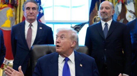 中에 데었던 트럼프, ‘금고’에 희토류 쟁여둔다… 17조원 투입