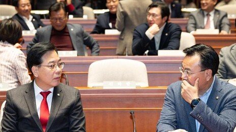 “의원 아닌 사람 왜 왔나” “내가 10살 이상 많아”… 정신 못차린 국힘