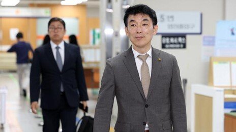 ‘법정 소란’ 김용현 변호인, 감치명령 두달반만에 구금