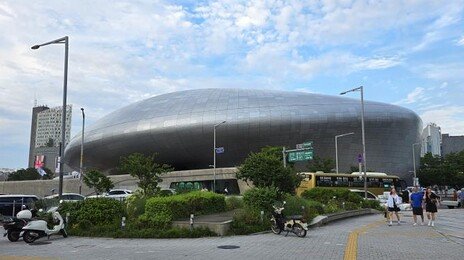 DDP 12년만에 존폐 기로…서울시장 선거 ‘부동산 격돌’