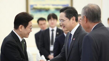 李, 10대 그룹에 “토끼 있어야 호랑이도 건강…성장 과실 골고루”