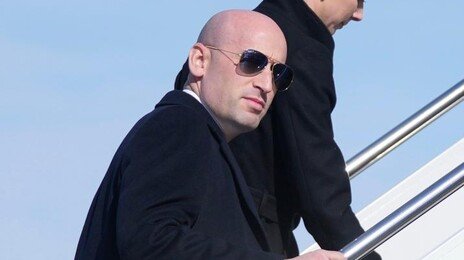 트럼프, 韓근로자체포 “몰랐다”…실세 밀러가 이민단속 주도