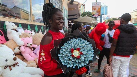 “‘돈 꽃다발’ 만들면 징역 7년”…밸런타인데이 앞두고 경고한 케냐