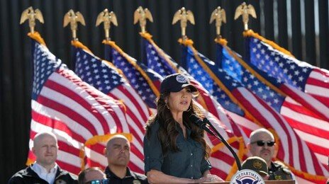 韓근로자 구금-불륜-자기홍보 논란 놈 美국토장관 경질