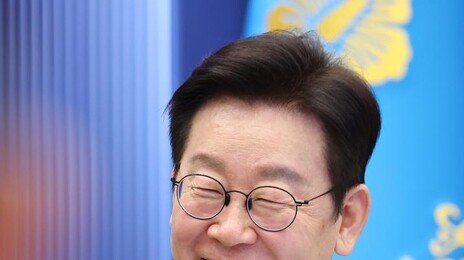 “지방선거, 여당에 힘 실어야” 52%…“야당 견제” 36%