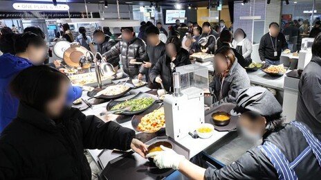 “1만원 한 장으론 사먹을 게 없어”… 점심마다 옆 회사 구내식당 ‘오픈런’