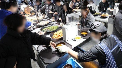 ‘알짜 구내식당’ 오픈런… “점심 한 끼 6000원 아껴 주식 투자”