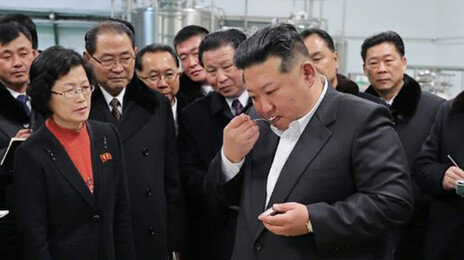 “빵 먹는 조선 민족을 만들자!” 김정은이 갑자기 빠다와 치즈에 꽂힌 이유