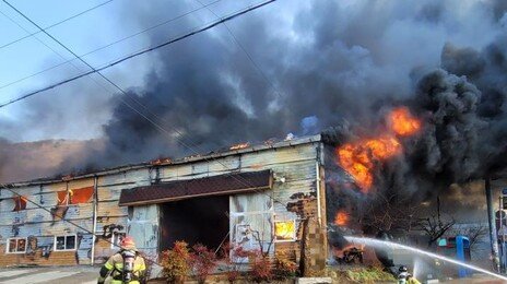 김해 대동면 단열재 보관창고 화재…6시간여 만에 진화