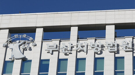 7개월 아기 젖병 물려놓고 술 마시러 나가 숨지게 한 엄마 ‘집유’…왜?