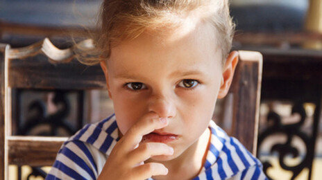 아이들이 코딱지 먹는 이유…정말 ‘천연 예방접종’일까?