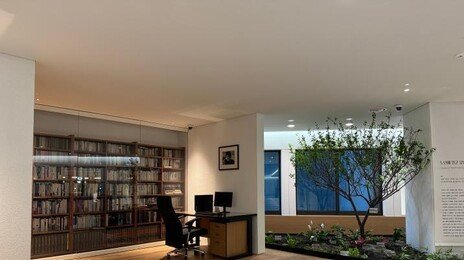 박완서 서재가 그대로 서울대에…생활 유물과 육필원고 한곳에