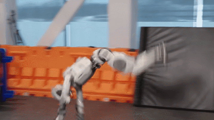 백텀블링도 거뜬…로봇 아틀라스 한달새 또 ‘훌쩍’