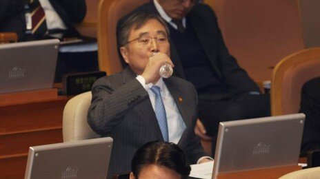 투자압박 이어 “美, 비관세장벽 진척 없으면 관세 올리겠다 해”