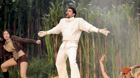 슈퍼볼 스페인어 공연에 트럼프 분노 “美의 위대함 모욕”