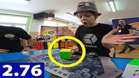 9살 큐브 신동 ‘3초 벽’ 허물었다…“세계 최초 2.76초 진입”