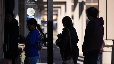 “첫 월급 20% 떼가도 좋다”…美서 ‘역채용 서비스’ 확산