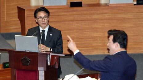 김민석 “얻다대고 발언 사과 안해” 윤영석 “겸손하게 하십쇼”