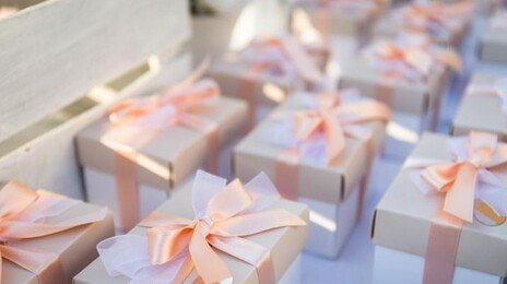 “안 사오면 눈치?” 여행 후 선물 돌리기, 나라별 온도차