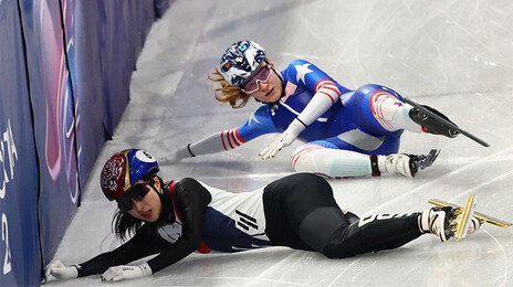 4년만에 또 ‘꽈당’ 불운… 쇼트트랙 혼성계주 첫메달 실패