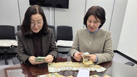 “천사님 또 오셨네” 전주시청 사무실에 흰 봉투 놓고 사라진 중년 남성