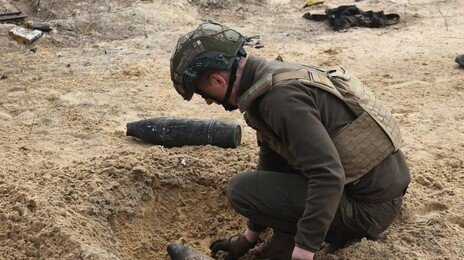 “월 300에 합법적인 일” 솔깃한 동남아 청년들 ‘사지’ 내몰려