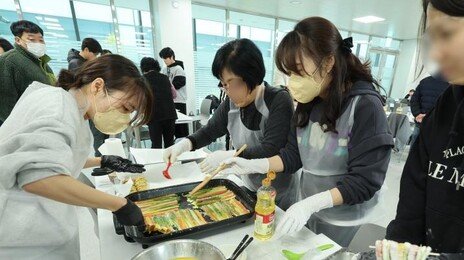“설 차례상 떡국에 4가지면 충분… 홍동백서보다 가족 행복이 먼저”