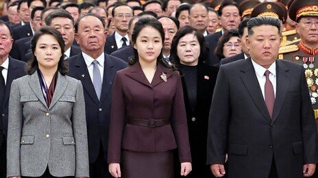 국정원 “김주애 후계자 내정 단계…시책에 의견 내기도”