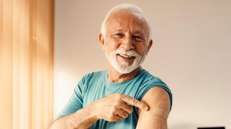 독감 백신 맞았더니 치매 위험↓…생물학적 근거는 무엇?