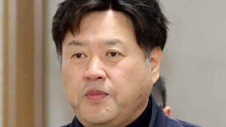 ‘李측근’ 김용, 보석중 북콘서트… 與의원 집결 “무죄”