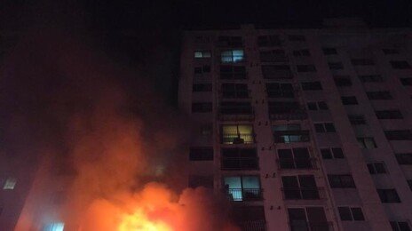 해운대구 아파트 화재 70대 남매 숨져…6명 연기흡입, 100여명 대피