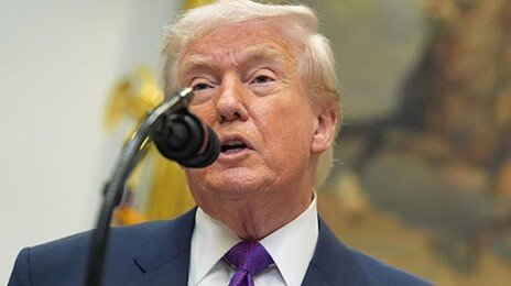 트럼프 “이란에 한달” 통첩…마두로 축출 관여 항모 중동 급파