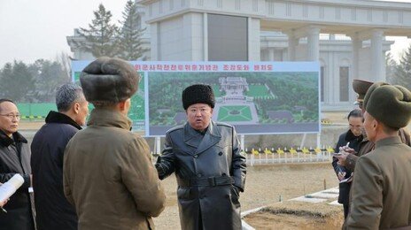 김정은, ‘러 파병 북한군’ 추모기념관 건설 현장 방문…‘영웅주의’ 강조