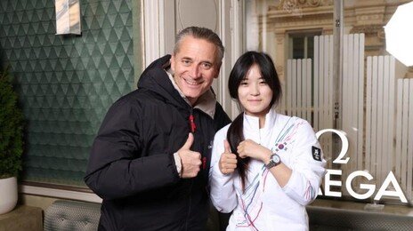 한국 선수 첫 금메달 최가온, 오메가 밀라노 에디션 시계 받아…“이 순간 오래 기억하겠다”