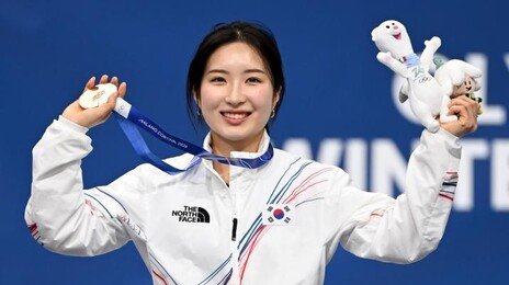 넘어져도 일어난 ‘람보르길리’ 김길리…1000m 동메달 따냈다