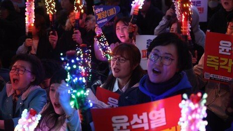 계엄 해소 시민공로 기리는 ‘빛의 위원회’ 추진…“과도하다” 지적도