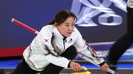 첫 엔드부터 ‘빅 엔드’…韓컬링, 강호 스웨덴에 8-3 대승 ‘4강행 불씨’