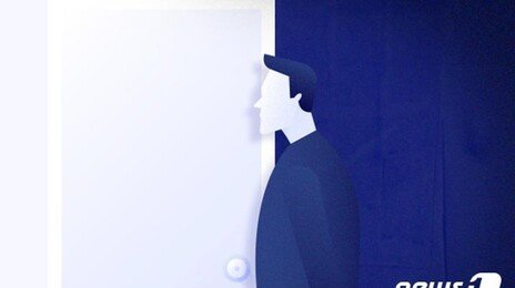 이사 온 군인에 “관사 아닌데 왜 왔냐”…스토킹하고 문 부순 40대男
