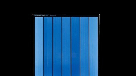 유리 저장, 유리하네… 손가락만 한 유리판에 책 200만 권 정보 새겨