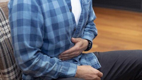 “연휴에 너무 먹었나” 극심한 복통…위염아닌 ‘이 질환’?