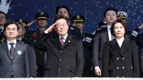 李, 신임 장교 임관식서 “자주국방 불가능하다는 사고 버려야”