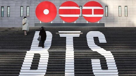 26만 인파 몰리는 ‘BTS 광화문 공연’…경찰, ‘스타디움형’ 인파관리 도입